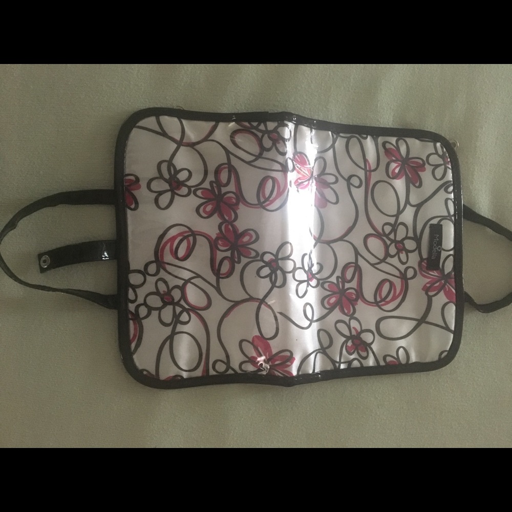 Clutch Travel Bag compartments